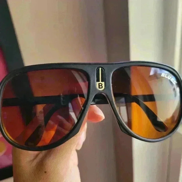 BLUES Other - VINTAGE BLUES BROWN/ORANGE PILOT SUNGLASSES  BLACK FRAME PLASTIC